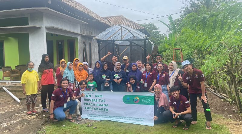 KKN Universitas Mercu Buana Yogyakarta Ajak Warga Gunungkidul Tanam Sayuran Hidroponik