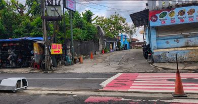 Akses keluar masuk bus wisata dibuka di kawasan Menara Kopi Kotabaru, Jumat (27/6/2025). (Palupi Sastro).