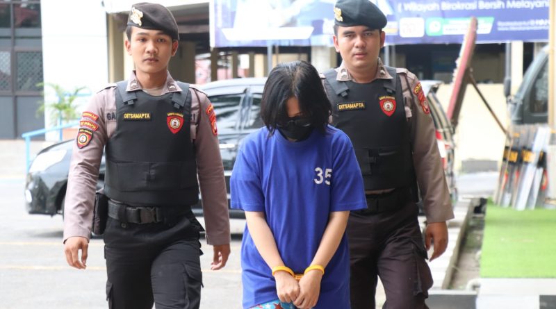 FE, dokter gadungan asal Sragen digelandang polisi di Polres Bantul. (Istimewa)