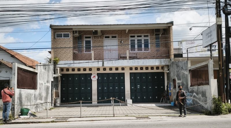 Markas sindikat penipuan daring jaringan internasional yang digerebek di Jalan Gito Gati, Sleman. (Istimewa)