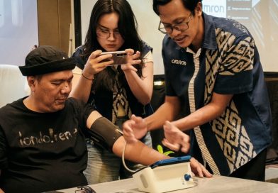 Pengecekan tekanan darah dalam pengenalan layanan EOC OMRON Healthcare Indonesia di Artotel Suites Bianti Yogyakarta, Kamis (20/8/2026).(Palupi Sastro)